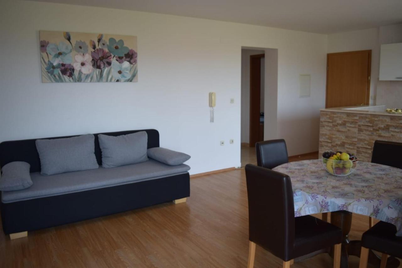 Apartments Marta Kaštel Novi Extérieur photo