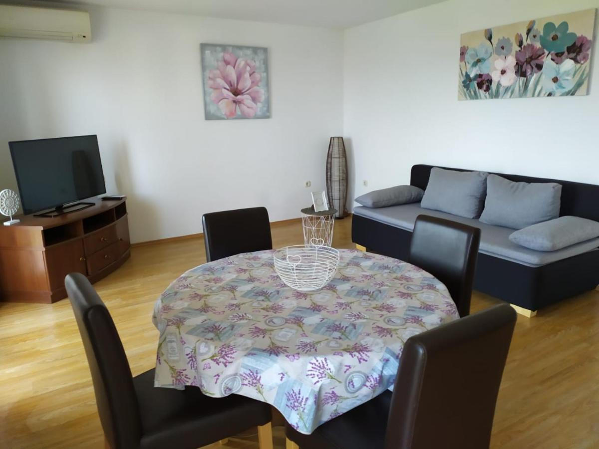 Apartments Marta Kaštel Novi Extérieur photo